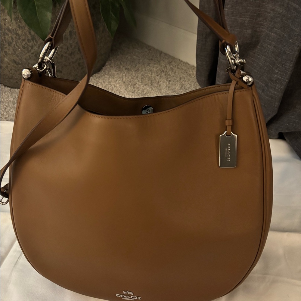 Coach Nomad Hobo Bag in Gloved Tanned Leather